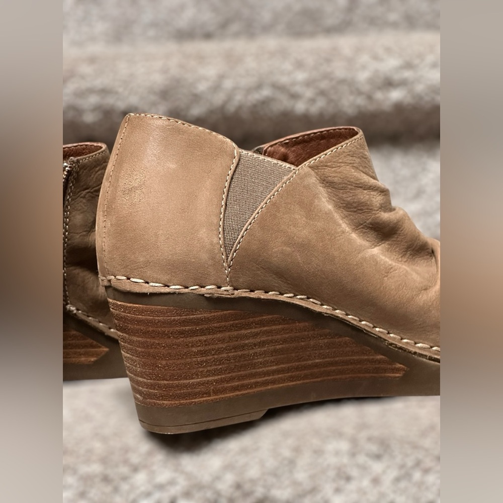 SOLD Dansko Sheena Wedge Booties Walnut Ankle Nubuck Leather Women’s US 6.5-7 - Picture 8 of 14
